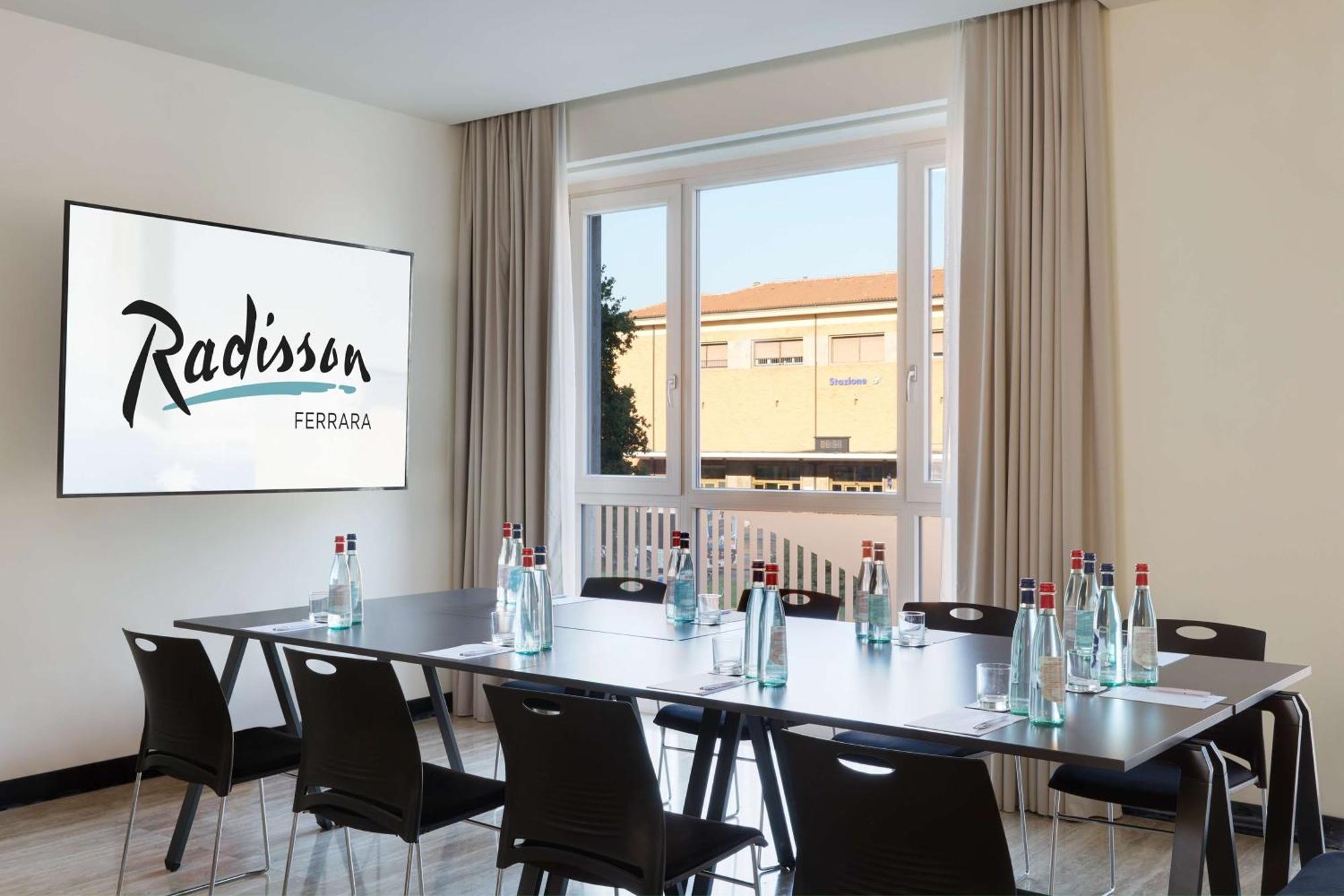 Radisson Hotel 费拉拉 外观 照片