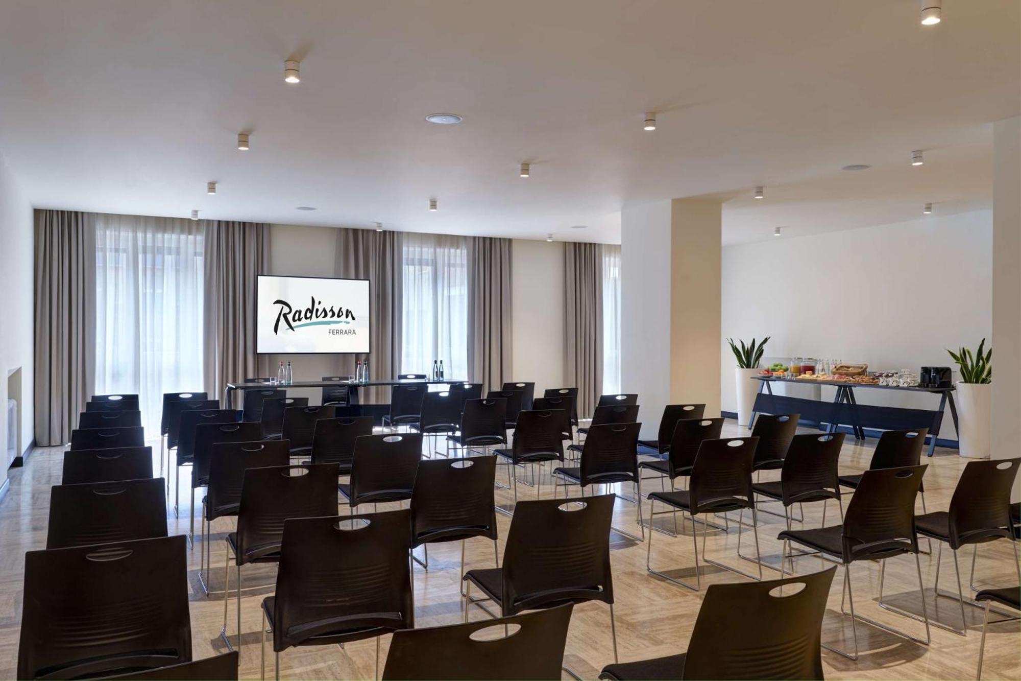 Radisson Hotel 费拉拉 外观 照片